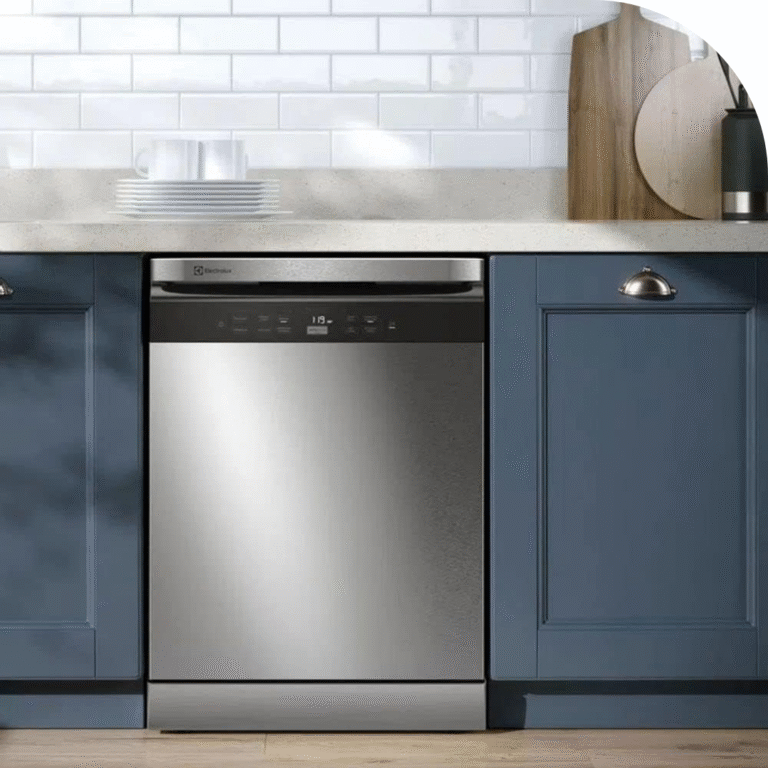 Lava-louça de 14 serviços embutida em cozinha planejada, ideal para famílias grandes